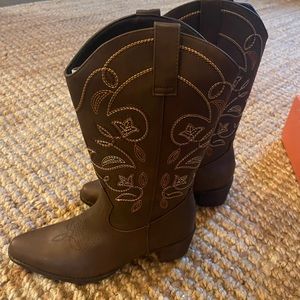 NWT‎ - IUV women’s, cowboy boots, mid calf